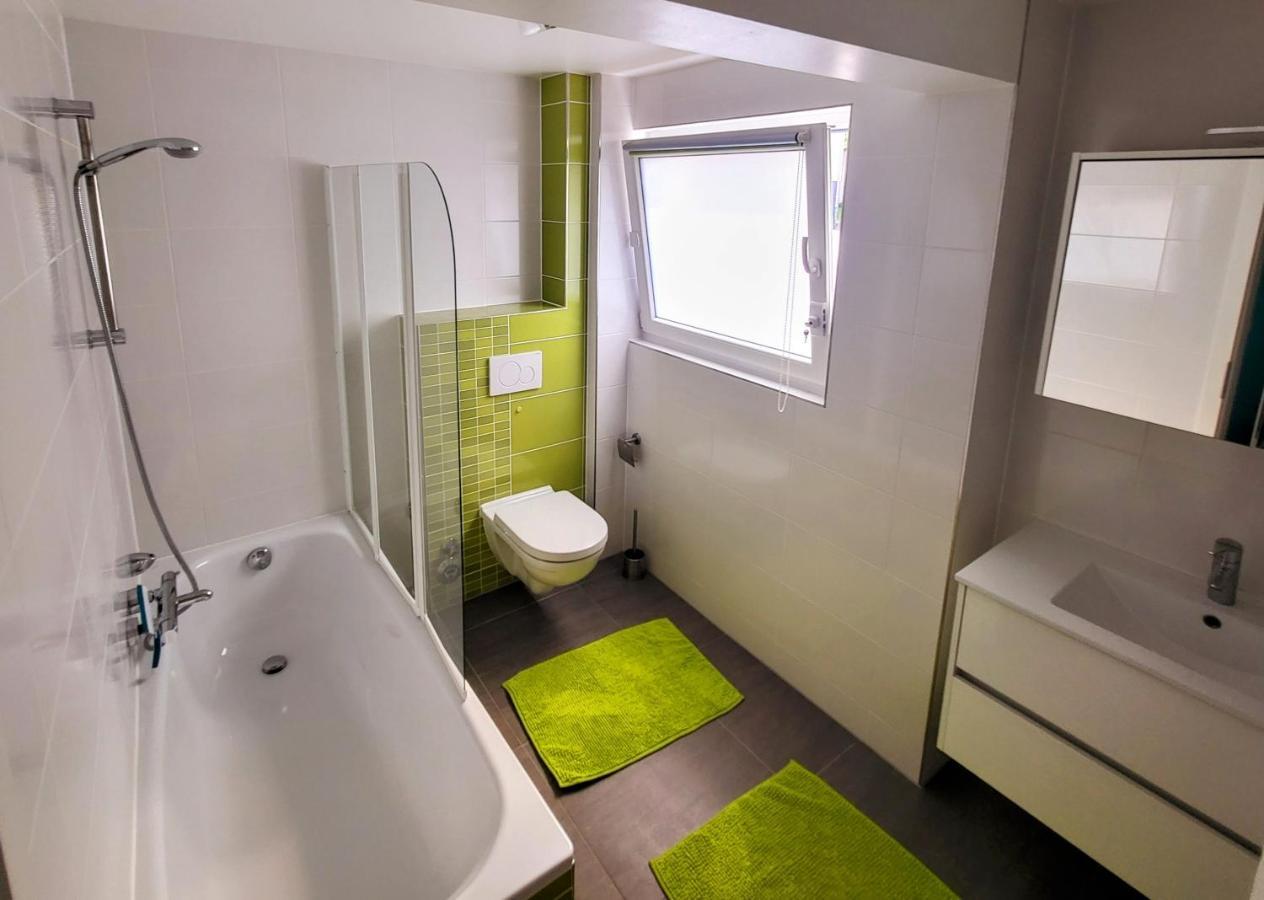Calm And Modern Apartment Eischen Bagian luar foto