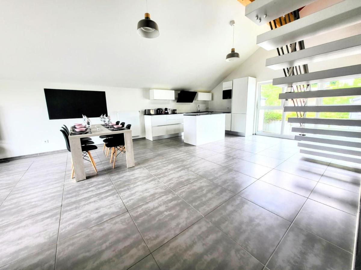 Calm And Modern Apartment Eischen Bagian luar foto